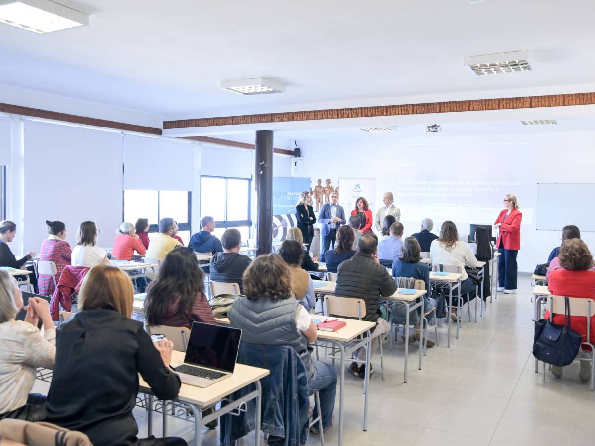Personas asistiendo a la presentacion